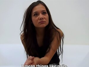 Brünette Stunner Michaela: Ein Casting-Couch-Vergnügen