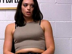 Sicherheitsbeamter erwischt und suspendiert süße Arsch-Shoplyfterin