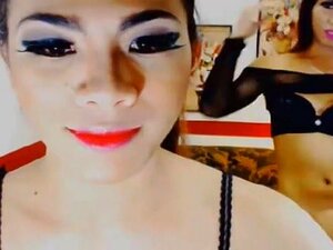 Zwei heiße Shemale-Anal-Sex und Schwanzlutschen. Diese zwei süßen