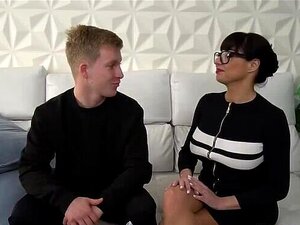 Mommy Damaris ist gekommen, um einem frischen Typen beizubringen, wie