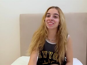 18годишња стидљива шпанска риба Ирина
