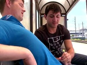 Gozer raakt stiefbroers lul aan, porno homo De afgelegen plek net zo