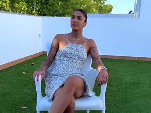 Sexgöttin Valeria Del Rio und zwei unerfahrene Kerle. Ratet mal, was