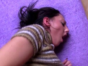 Wunderbarer Schwanzvergnügen. Die süße Süße bekommt Geld für