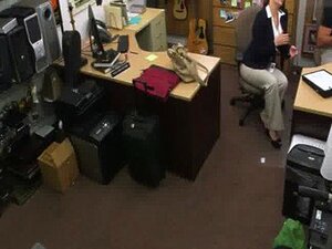 Фокси пословна дама са огромним