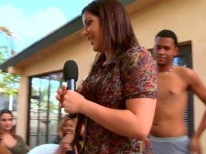 Iskusite vrhunsko zadovoljstvo dok seksi devojke zadovoljavaju svaku