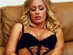 Nicole Aniston verführt den Stiefsohn der Nachbarn