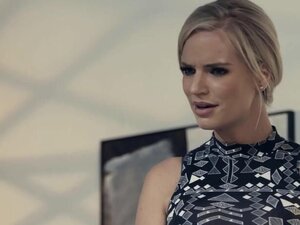 Unzufriedener Ehemann findet ein Spiegelbild von Frau Rachel C.