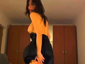 Mein süßer Möpse packt meinen großen Dildo